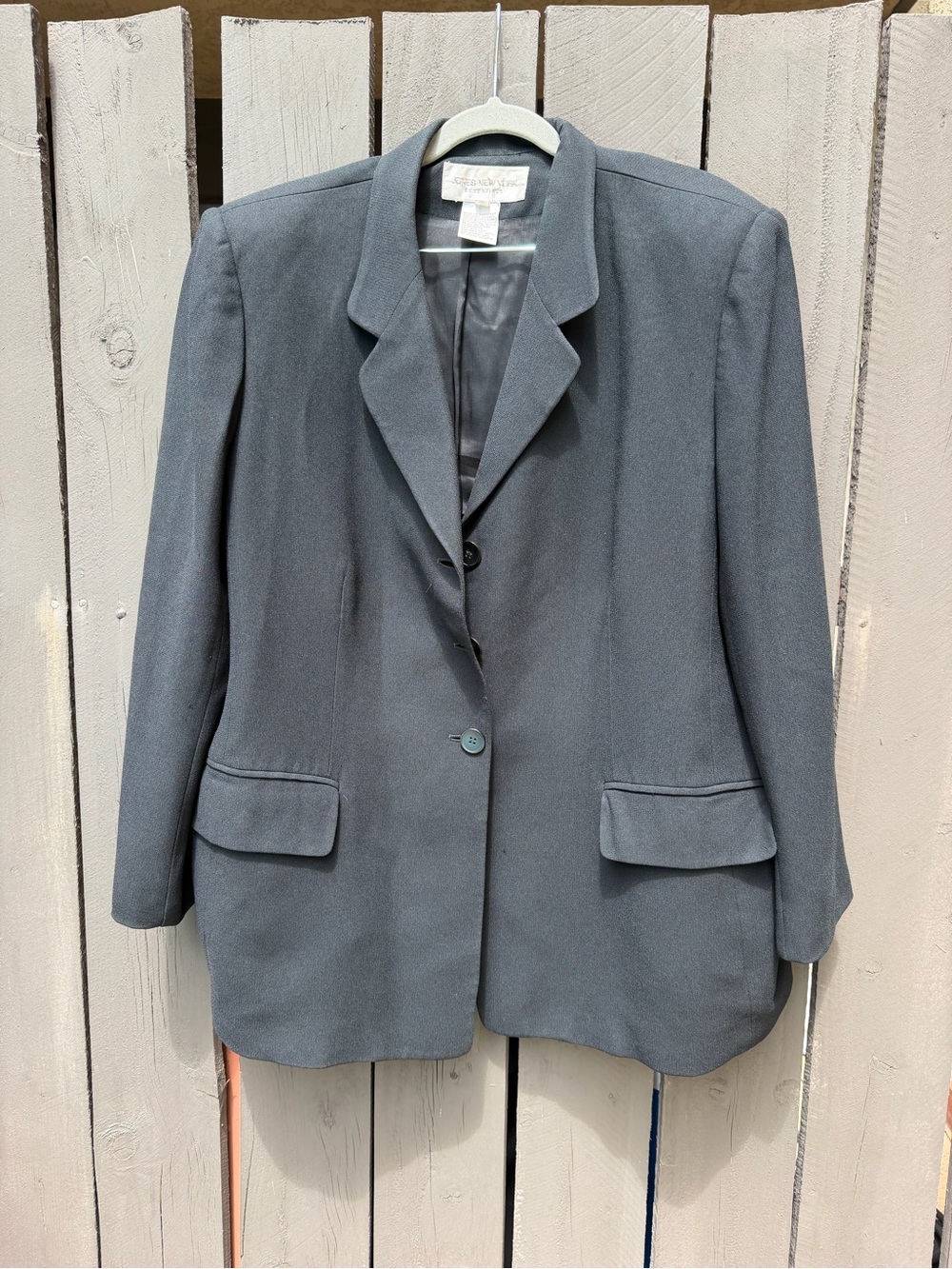 Essentials Women's black Single-Breasted Blazer